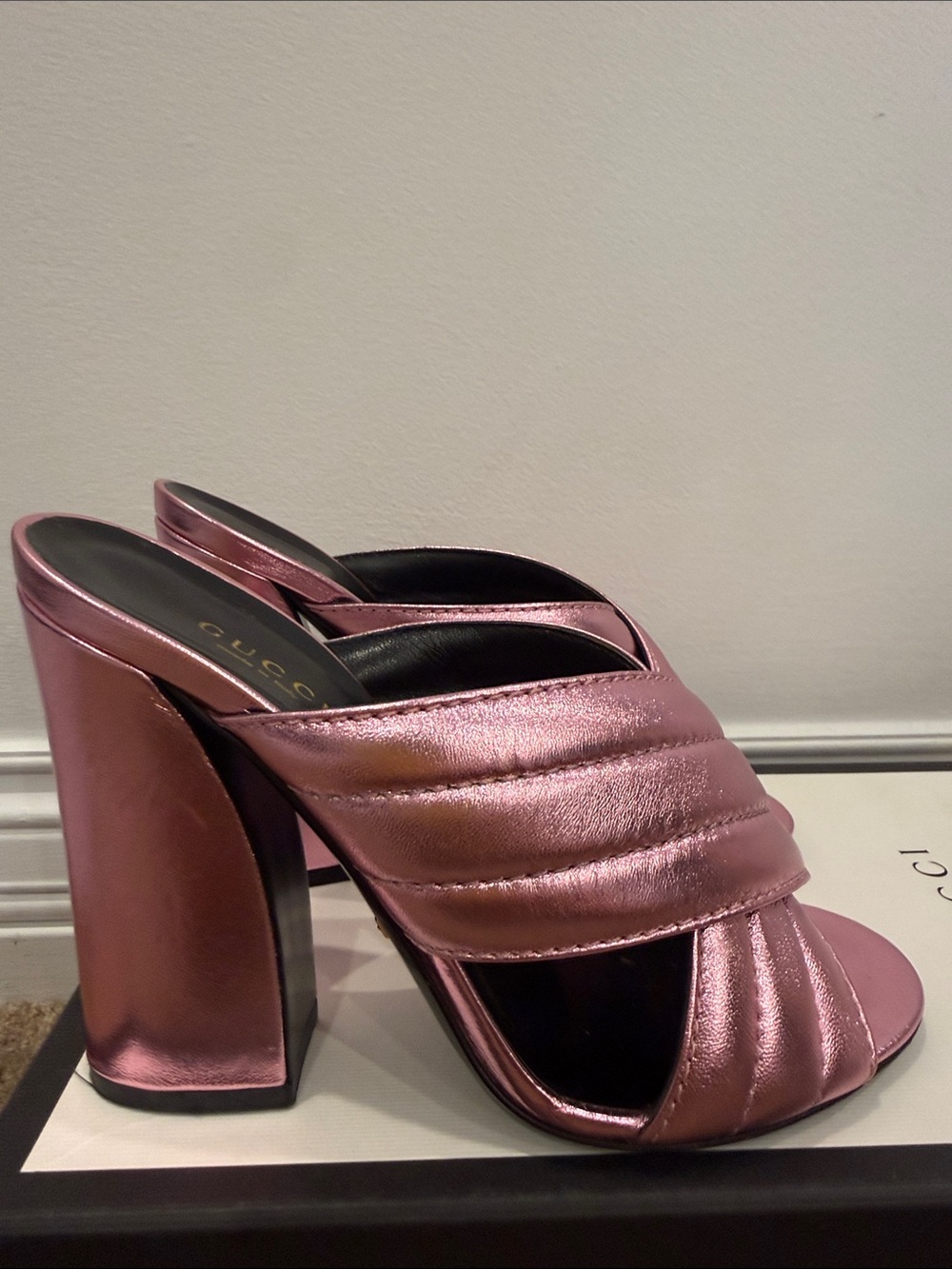 Gucci Metallic Pink Leather Mules – Size 37 very good condition
